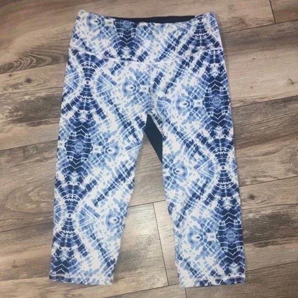 Victoria’s Secret Sport Knockout Crop Leggings Blue White & Black Size M - Picture 1 of 3